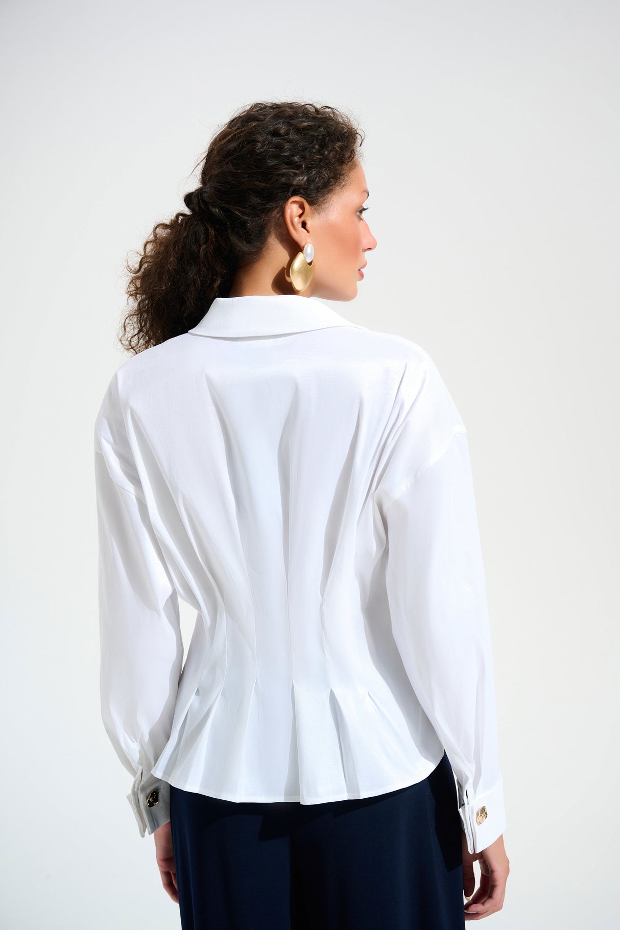 JOSPEH RIBKOFF Signature | Stretch Taffeta Fit And Flare Blouse With Chain Link Button Cuffs 261742