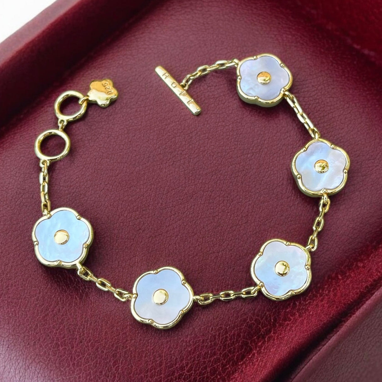 ELEGANT MOTHER-OF-PEARL Bracelet – Gold with A Touch of Sea