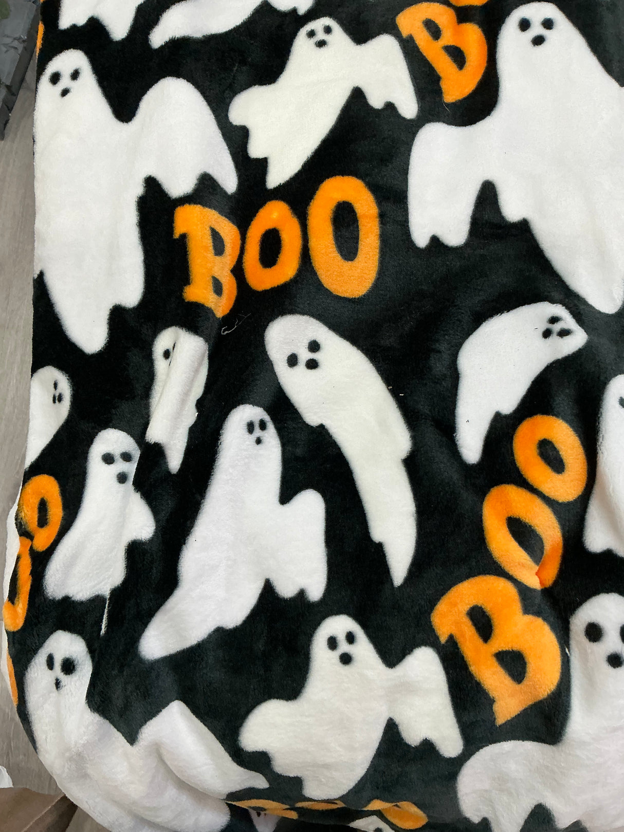 “BOO” Ghost Halloween Throw Blanket – 50” x 70”