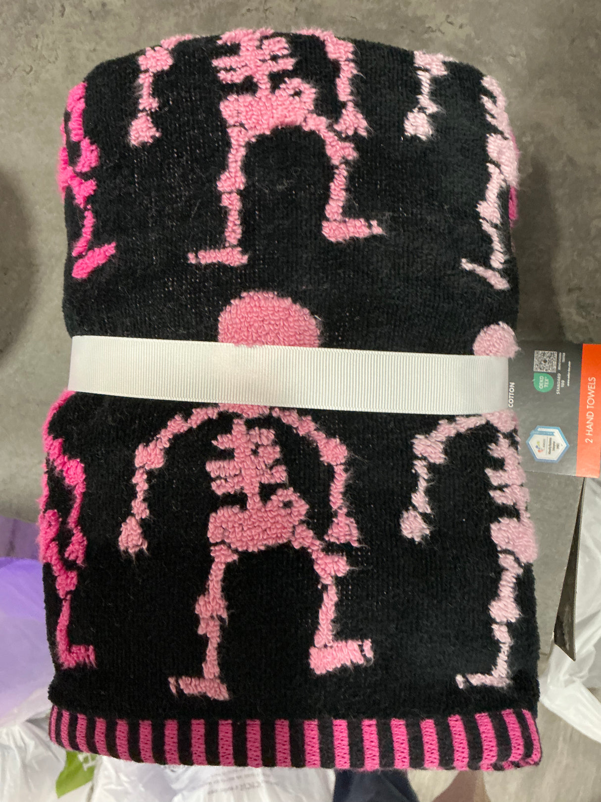 Dancing Pink Skeleton Hand Towel Set – Halloween Décor