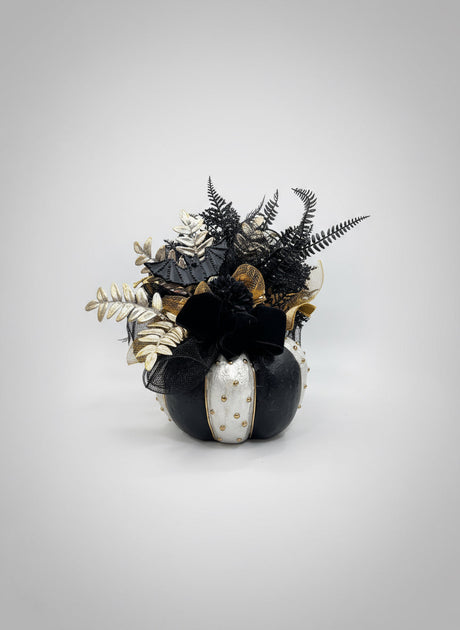 Midnight Luxe Pumpkin Arrangement – Black & Gold Halloween Décor