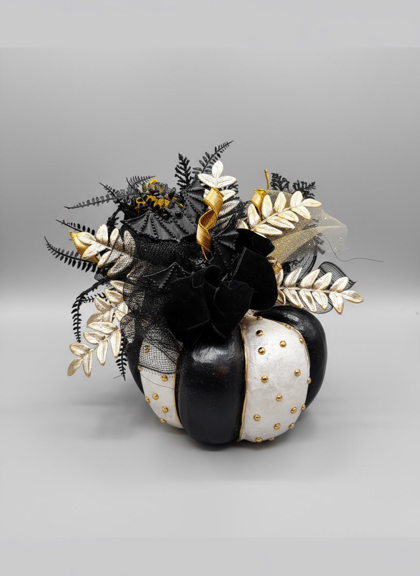 Midnight Luxe Pumpkin Arrangement – Black & Gold Halloween Décor