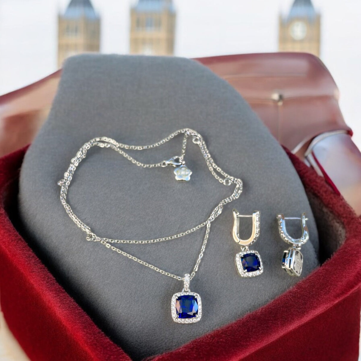 ROYAL ELEGANCE Necklace/Earrings Set – Brilliance that Commands Attention